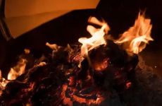 为什么小夜要烧纸 过年为什么要烧纸?