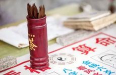 犯太岁不能穿什么颜色衣服