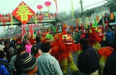 2023春节家里挂圆灯笼还是长灯笼 过年挂红灯笼什么讲究