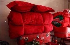 梦见别人家里有坟墓是什么意思