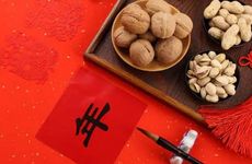 春节为什么贴对联 对联贴上之后什么时候可摘除