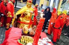饭桌摆放对门可以欢迎财神吗