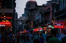 梦见被车撞了但没事有什么征兆