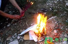 2023过年给先人送灯要烧纸吗