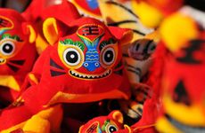 1998年属虎的人是否适合佩戴黄金？