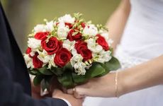 路旁土女命巳时桃花 桃花运不错但需提防烂桃花