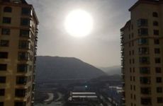 与邻居门对门挂了五帝钱怎么办