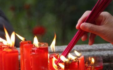 四人不回头五人三姓不同行是什么意思
