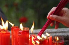 四人不回头五人三姓不同行是什么意思