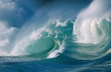 1983年大海水命五行缺什么