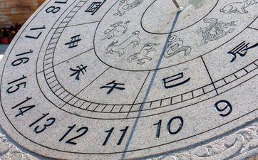 大运天干伤官地支正官的影响