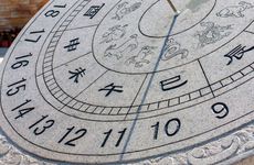 大运天干伤官地支正官的影响