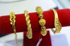 属虎人一辈子不能戴黄金吗